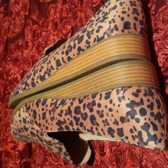 Shoes - Picture 2 of 8